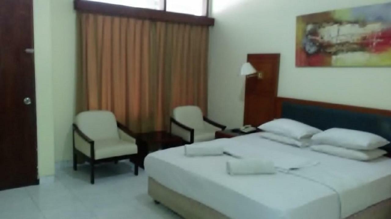 Hotel Merbabu Semarang Bagian luar foto