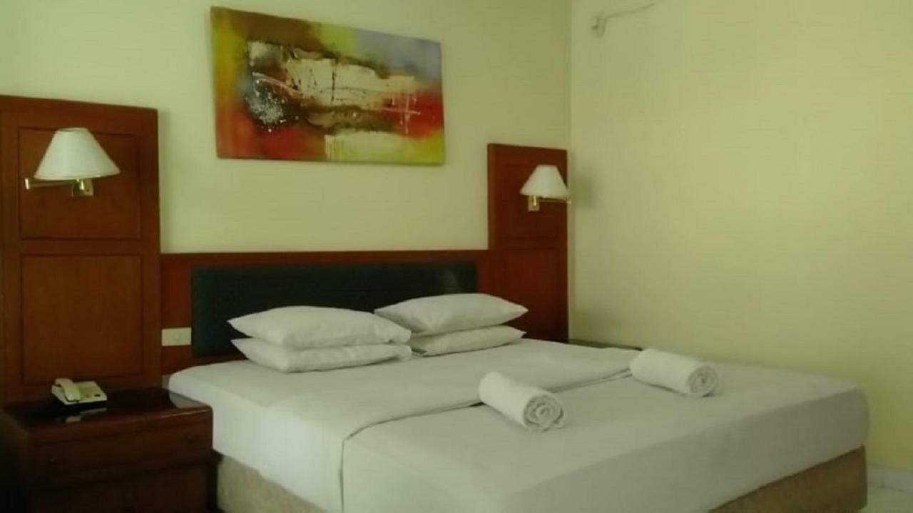 Hotel Merbabu Semarang Bagian luar foto