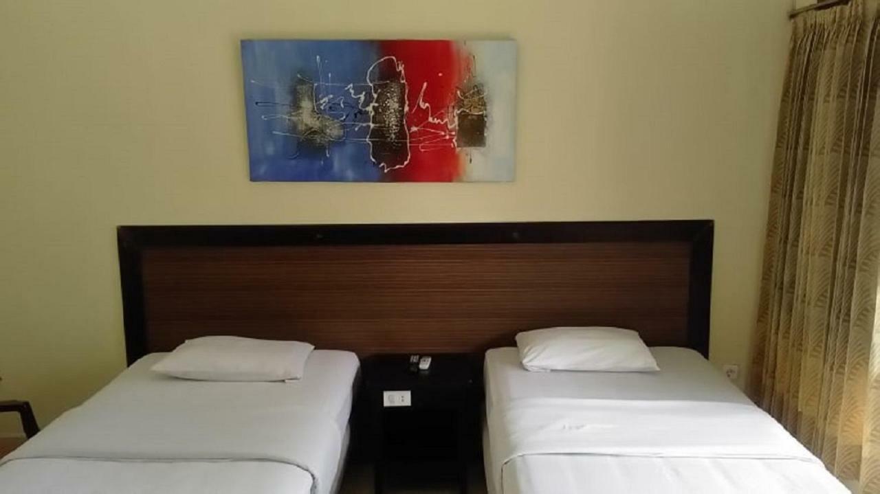 Hotel Merbabu Semarang Bagian luar foto