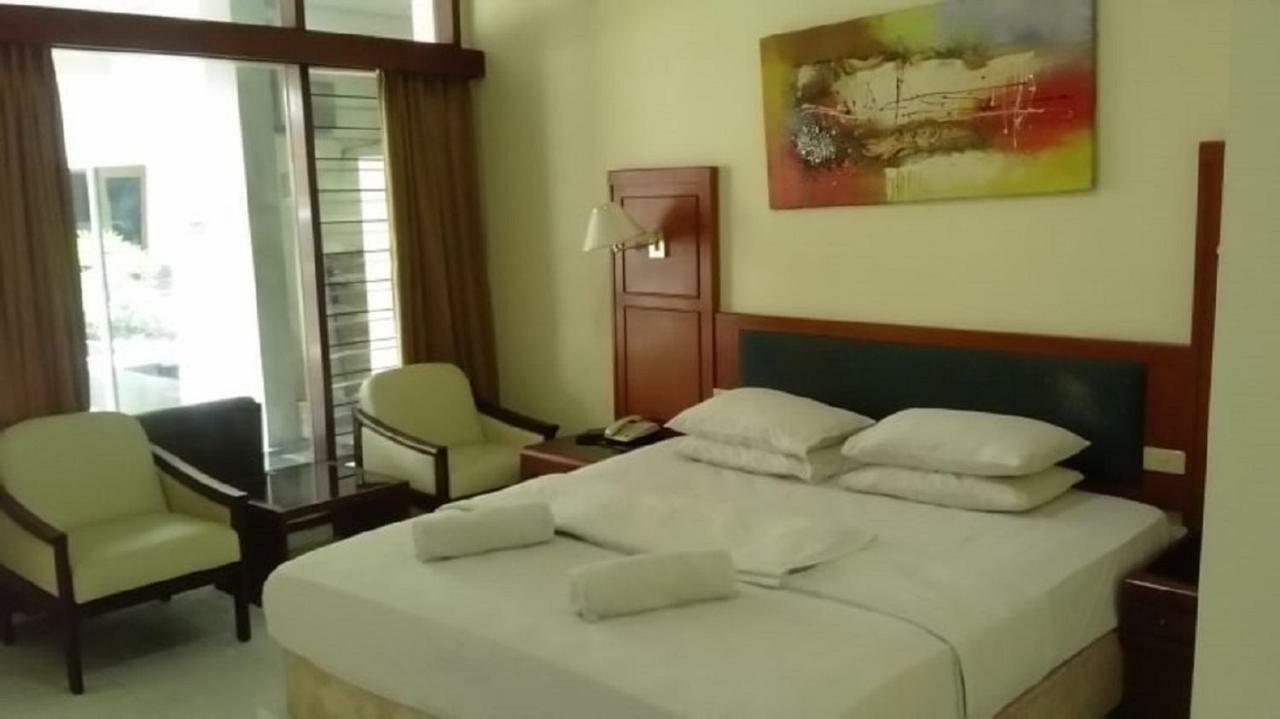 Hotel Merbabu Semarang Bagian luar foto